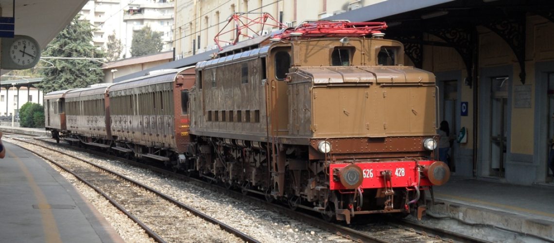 Locomotiva E626 428